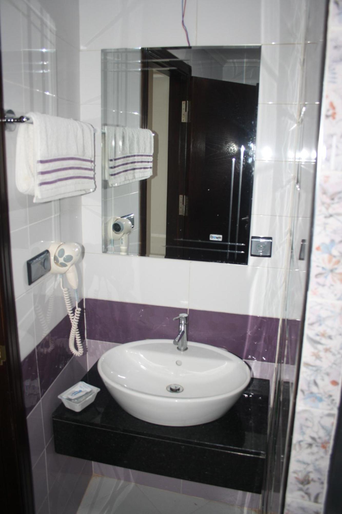 Hotel Salime Al Khozama Лараш Екстериор снимка